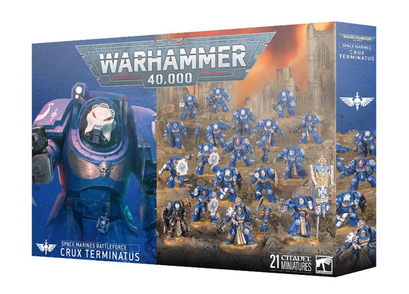 Warhammer 40,000 game box with Space Marines figures on a blue background