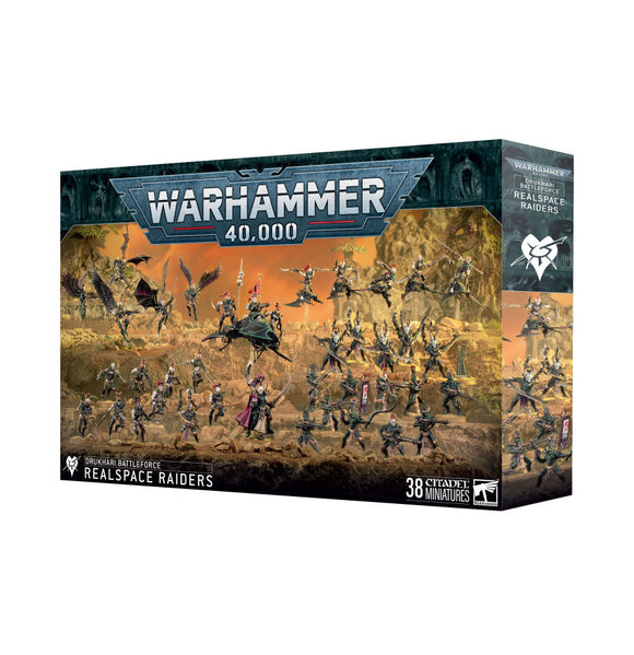 Warhammer 40,000 game box featuring miniatures on a desert landscape