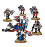 Warhammer 40K: Space Marine Techmarine with Servitors